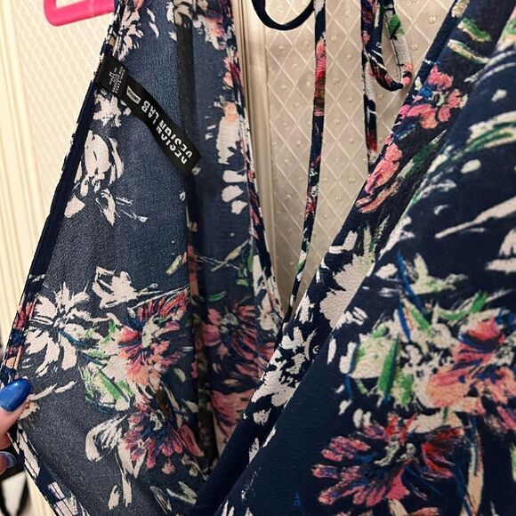 Design lab navy blue floral v neck cross romper - Picture 5 of 5